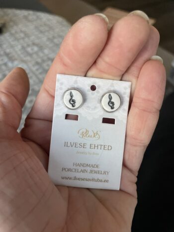 Kõrvarõngad must-valge Viiulivõti