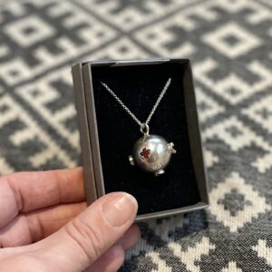 Punaste silmadega nöps koos keega