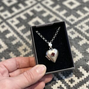 Südame medljon keega