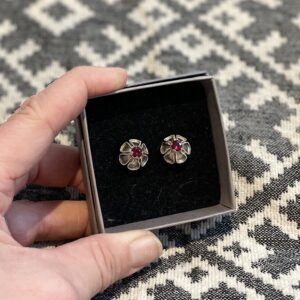 Kõrvarõngad Rosetiga ja roosa kiviga