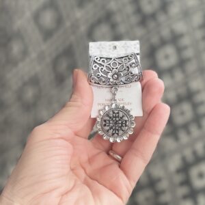 Sallihoidja hall VILJANDI Põlle tikand