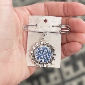 Haaknõel ripatsiga sini-valge RUKKILILL