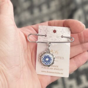 Haaknõel ripatsiga sini-valge Kaheksakand